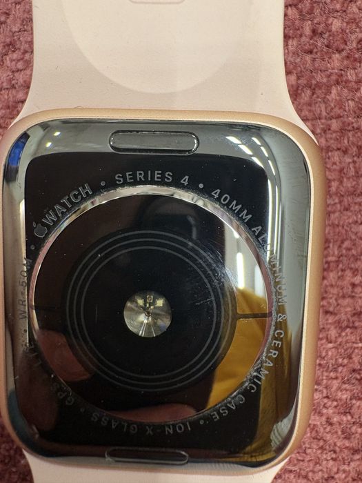 Продам apple watch 4 (40мм)