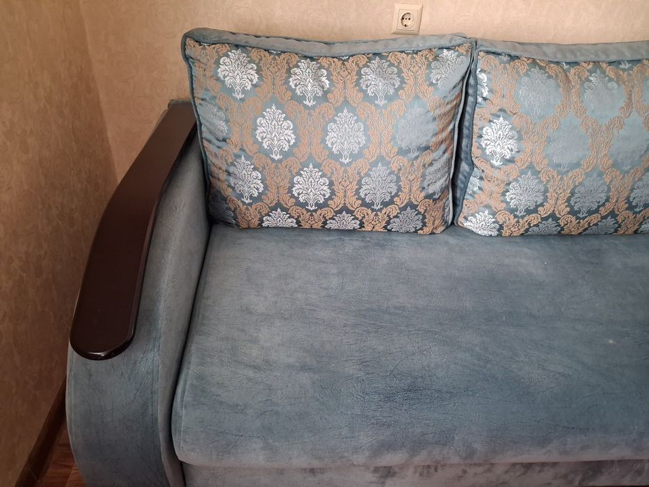 Диван велюровый раскладной