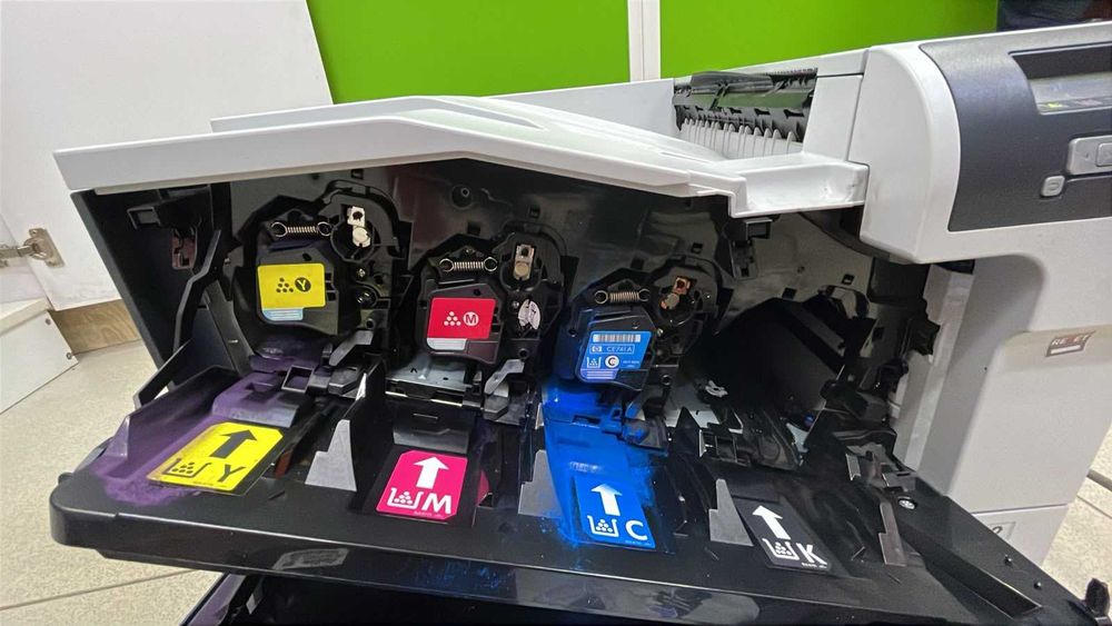 HP LaserJet CP5225