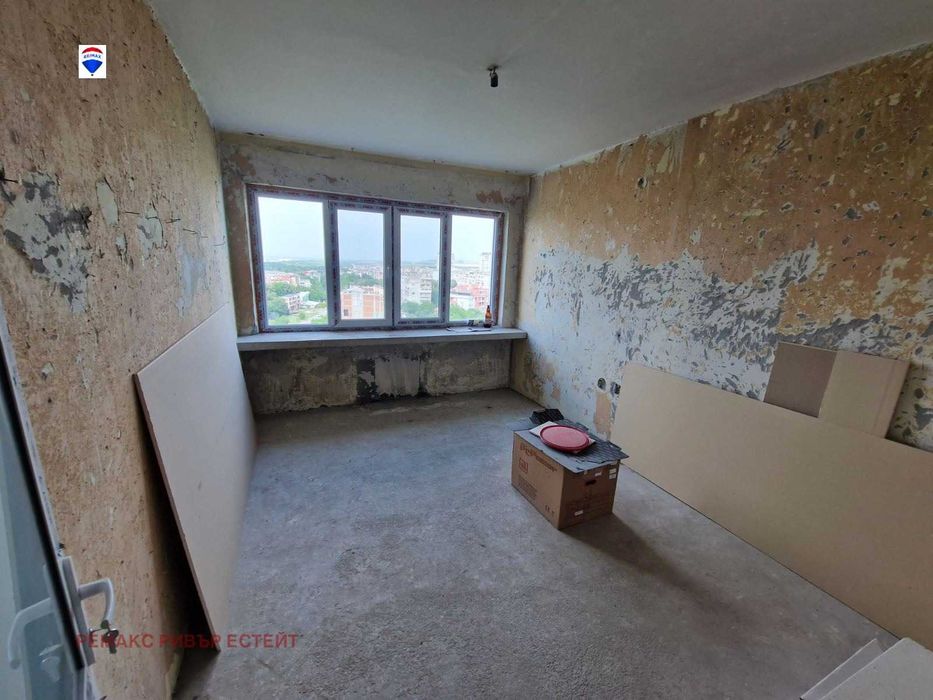 Двустаен апартамент за ремонт кв. Дружба 3