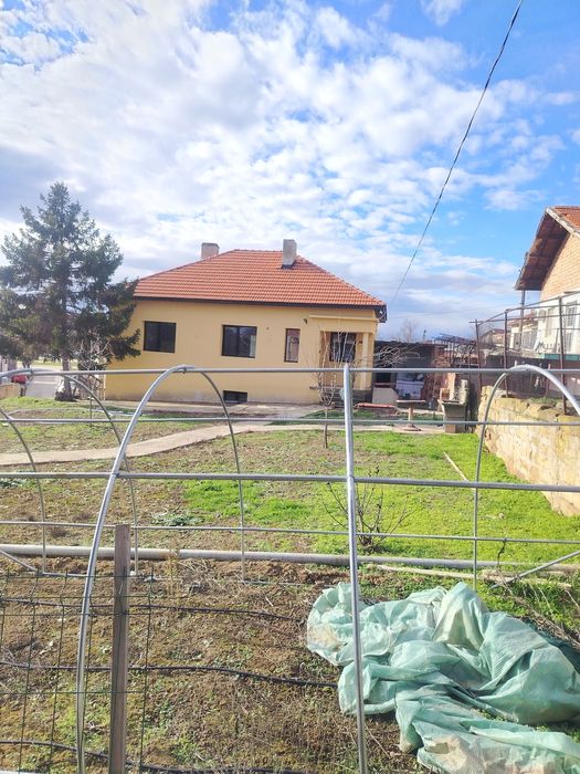 Къща Долна Митрополия