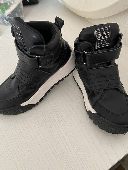 Продаеться детские сапоги