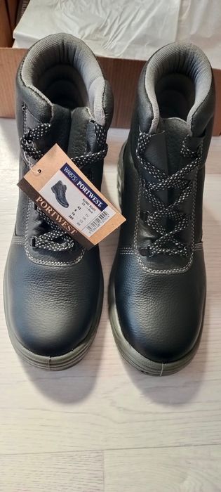 Продам обувь для работы