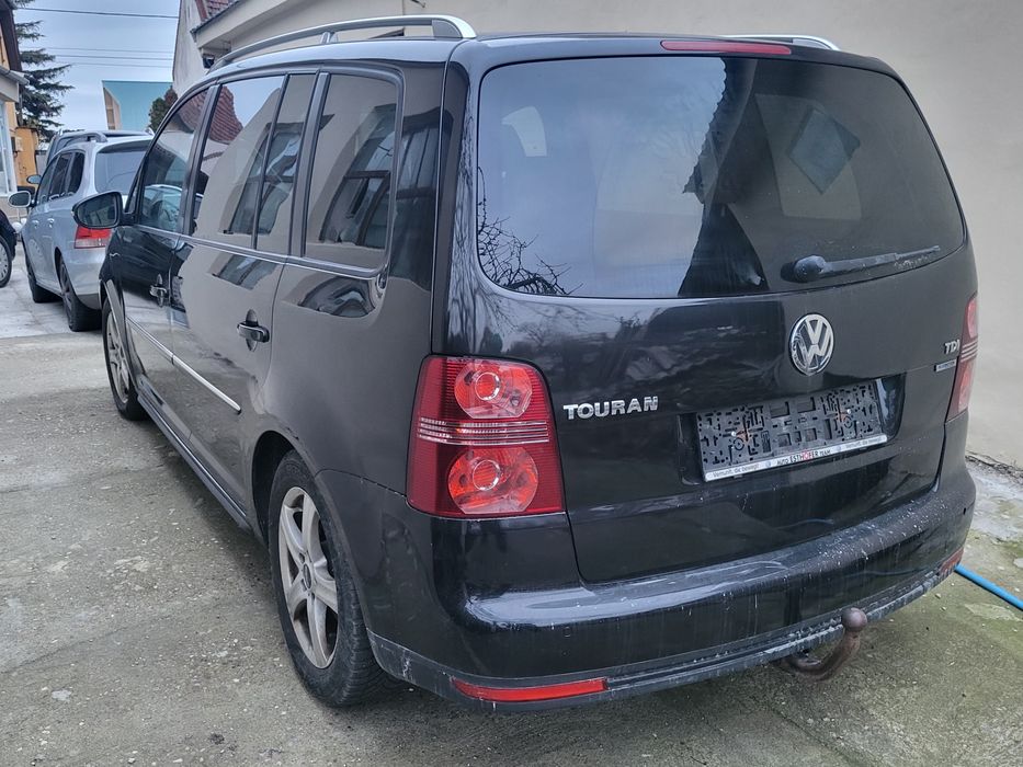 Touran 7 locuri Anul 2010 1.9 tdi 105cp 6 viteze Carlig Jante