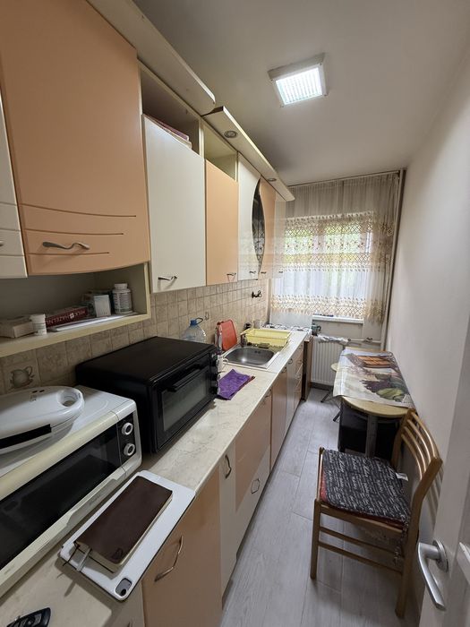 Apartament cu doua camere decomandat ,zona Nufarul