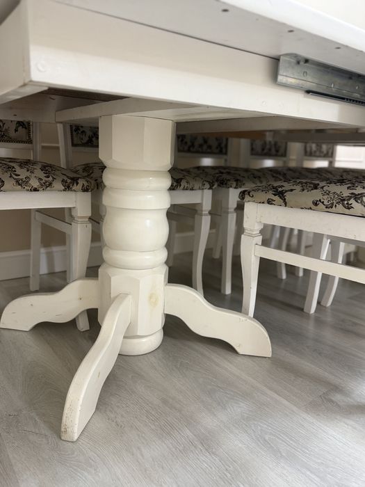 Стол для гостиной