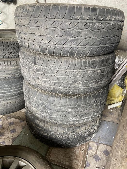 Продам комплект 285/65R17 Maxxis б/у