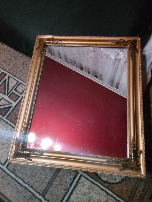 Зеркало в красивой раме