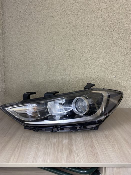 Hyundai Elantra 2016 фара левый