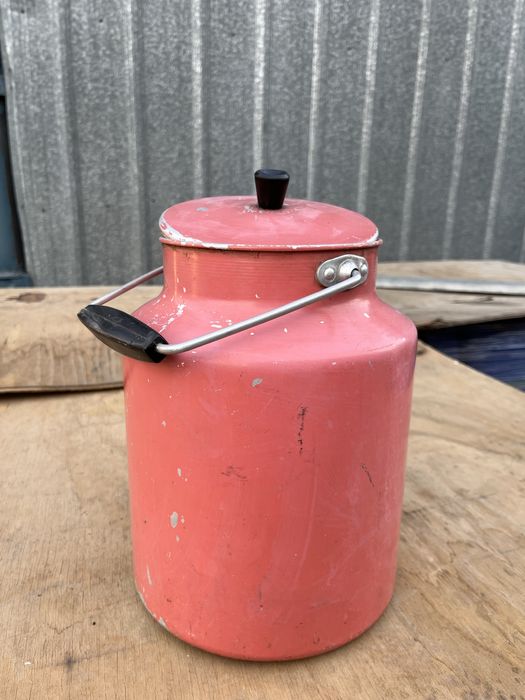 Алюминиевая фляжка и бидон