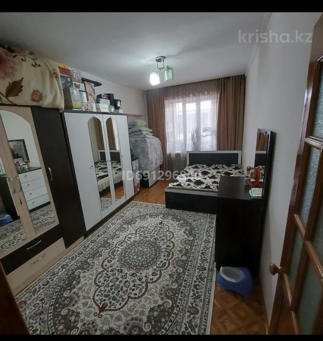 Продам двух комнатную квартиру .