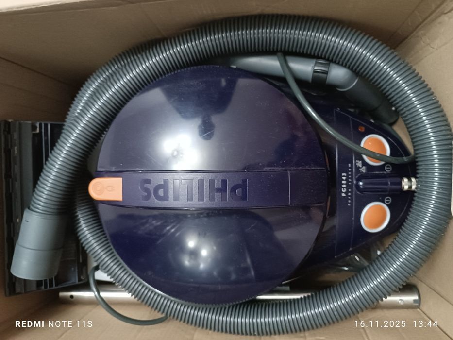 моющий пылесос Philips FC 6843