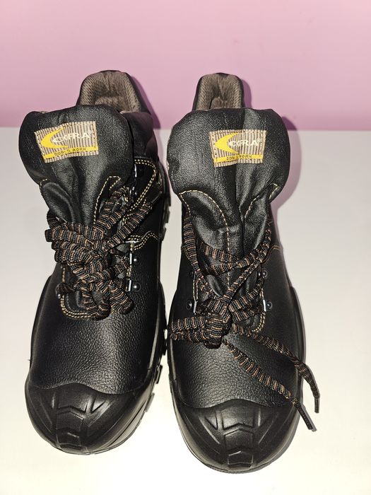 Чисто нови работни обувки Cofra