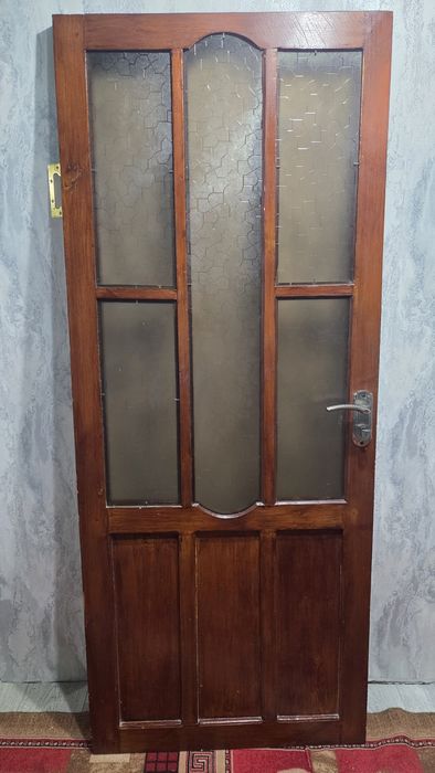 Продается деревянная дверь