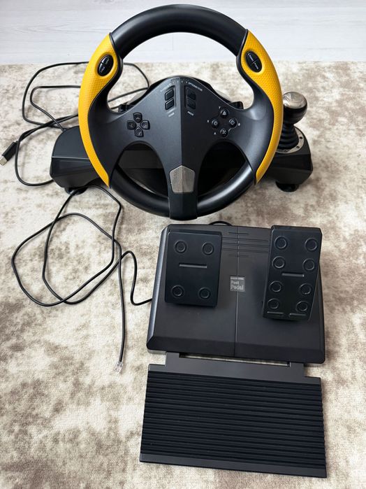 Volan gaming cu pedale + tastatură