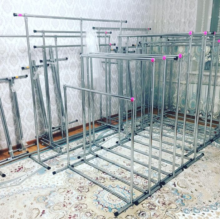 Детская стойка для одежды