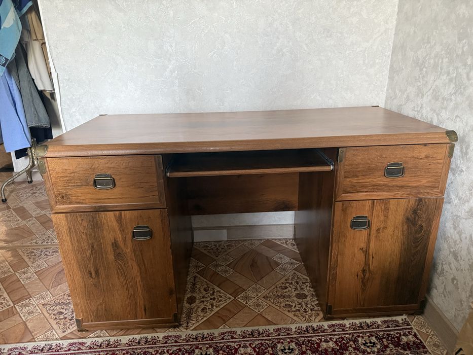 Рабочий стол можно поставить ноут или компьютер