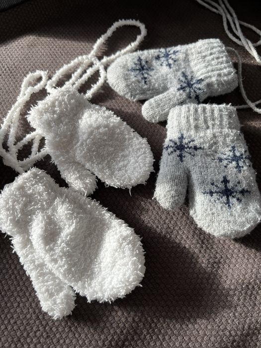 Set botoșei bebe și 2 perechi mănuși bebe