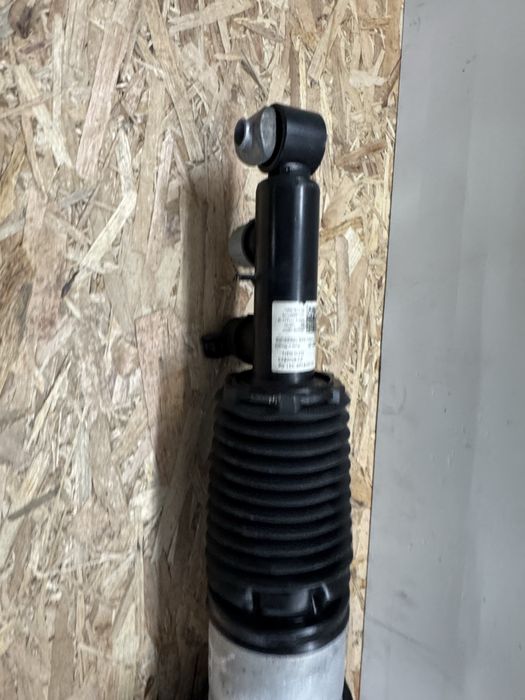 Amortizor / Perna aer bmw G70 i7 stanga fata 2023-2026