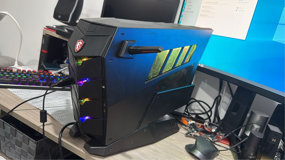 Unitate gaming MSI Aegis 3 - cititi bine anuntul