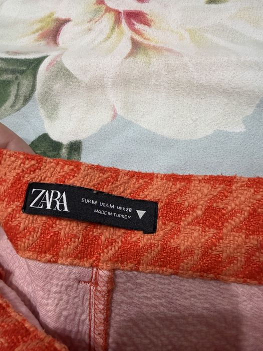 Шорты оранжевые zara