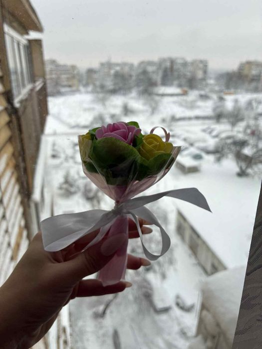 Букет в кошничка ,в кашпа или в целуфан.