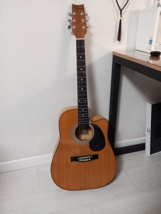 Продам.  гитару.