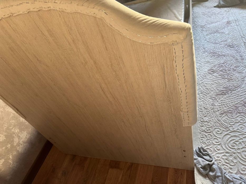 Продаётся односпальный гарнитур кровать и угловой шкаф.