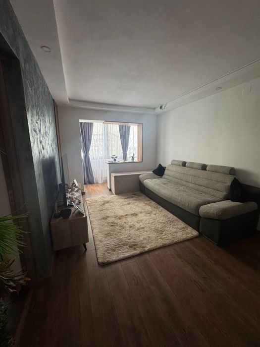 Vand apartament targu ocna D16