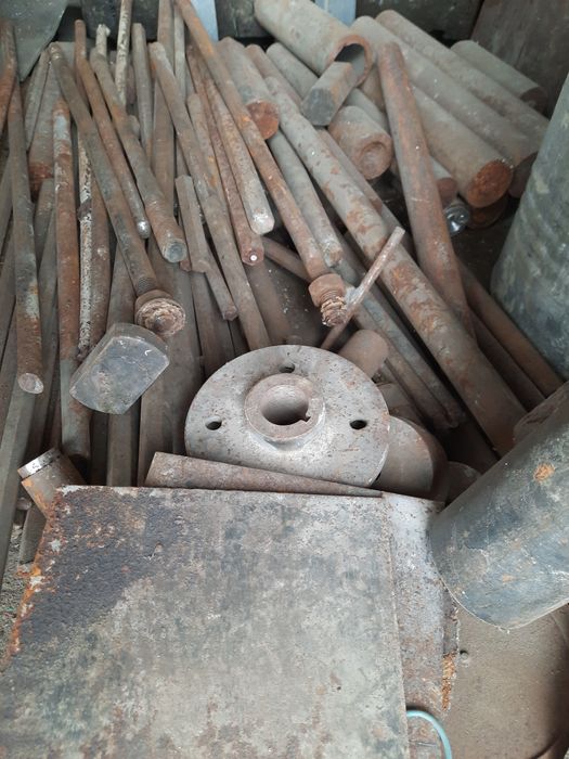 Продам металл кругляк флянцы