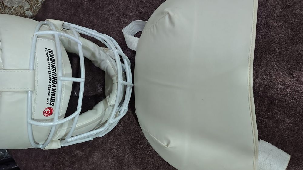 Шлем и нагрудник для карате