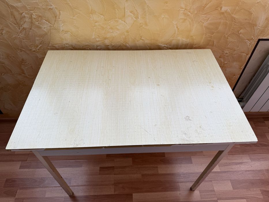 Кухонный стол