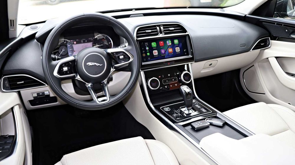 Jaguar XE / 2021 / Facelift / 204 CP / Panoramic/Camere/Lane/Memorii