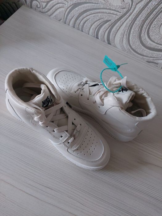 Продам кроссовки (новые)