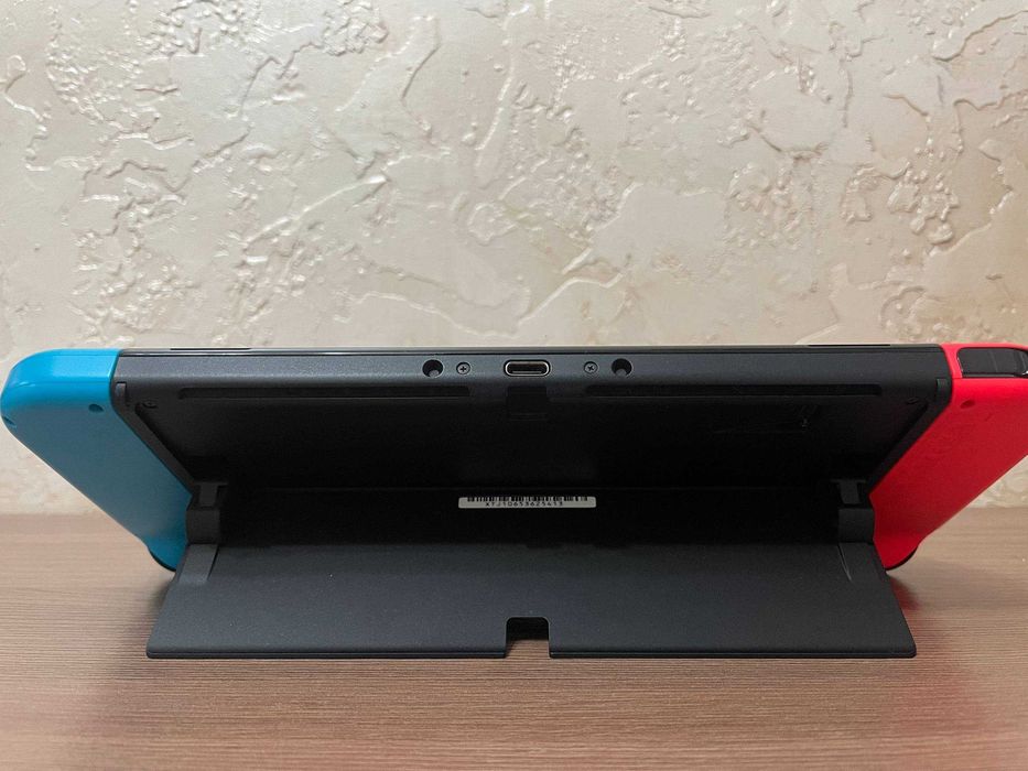 Игровая консоль Nintendo Switch OLED красный-синий