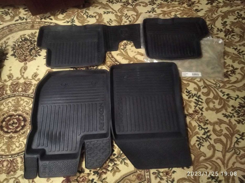 Продаю   Lada xray автомобильные полики.