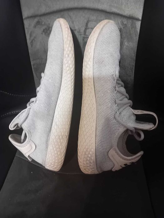 Адидас Pharrell Williams 42-43 номер