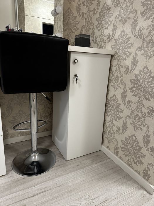 Vand masa de makeup si oglinda cu becuri