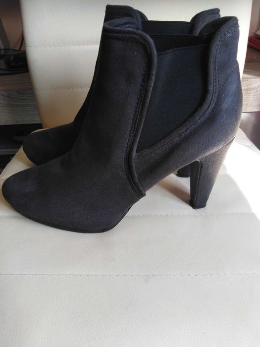 Дамски боти на ток