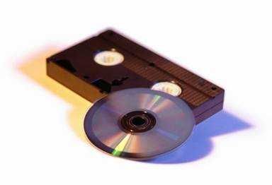 Transfer imagini de pe casete VHS, VHS- C, HI8, miniDV pe Stick sau DVD.