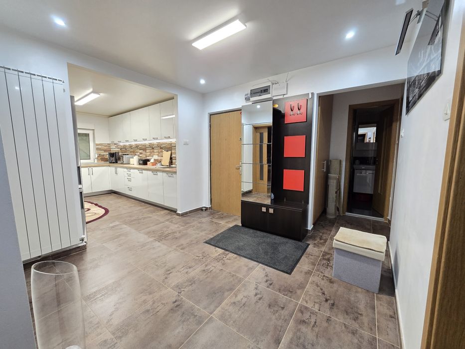 Chirie Apartament 4 camere Premium