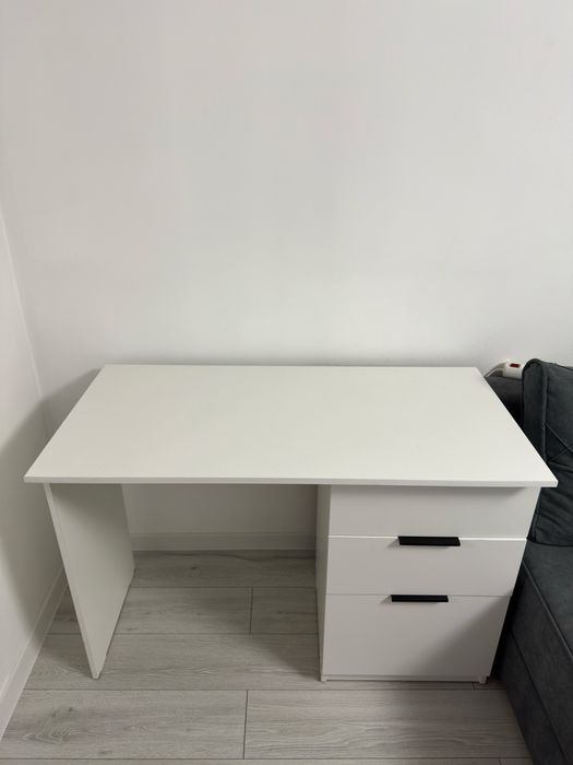 Продам белый письменный стол игровой стол мебель