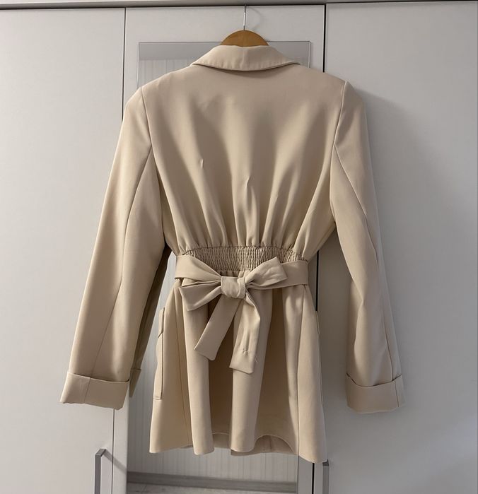 Елегантно дамско сако в бежово – S/M размер