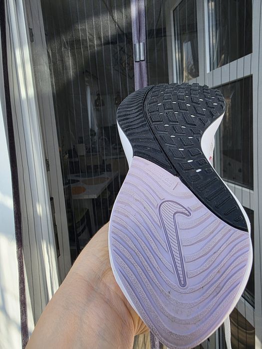Vând nike vomero 16