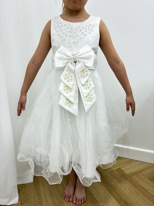 Продам платье на 6 лет