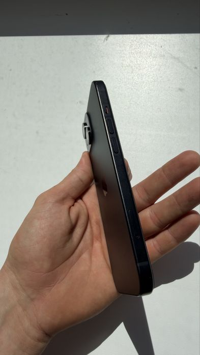 Продам iphone 15  на 256 гб