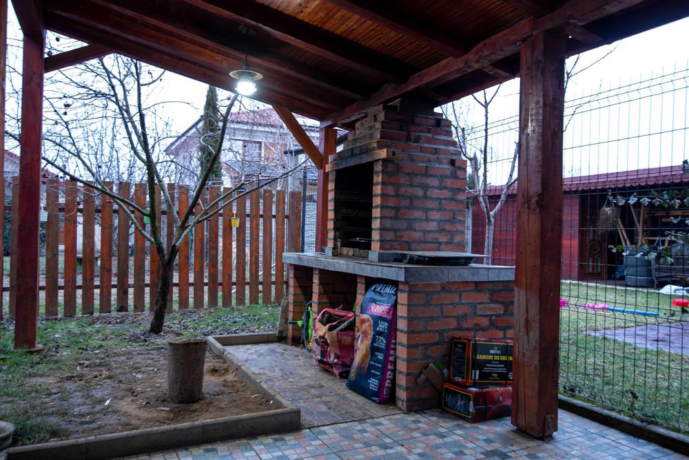 DUPLEX despartit prin camera tehnica