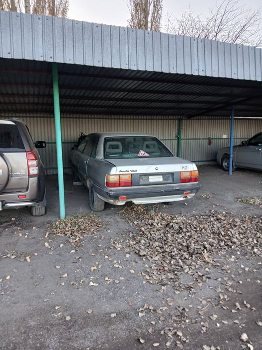 Ауди 100 ,Седан,