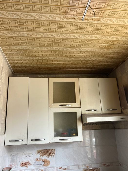 Eshik Rom Spalni Shkaf  eski lekin holati yaxshi Chilonzor 12-kv