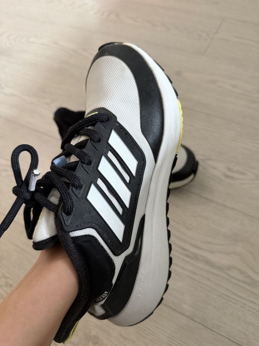 Кроссовки adidas